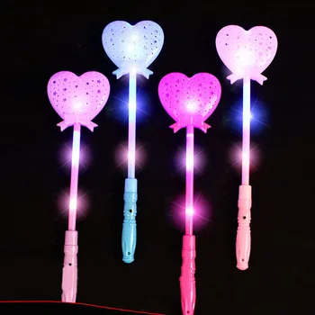  24 ADET Kız Erkek Prenses LED yanıp sönen ışık Up Değnek Parlayan Kalp Sihirli Sopa Oyuncak Parti doğum günü hediyesi