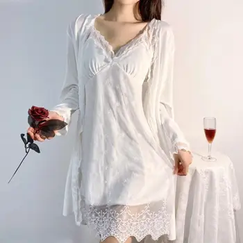  Kadife Düğün Elbise Seti Pijama Kadın Sonbahar Kış Ev Elbise Seksi Beyaz Tatlı Patchwork Dantel Spagetti Kayışı Gecelik