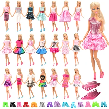  Moda 5 Rastgele Bebek Prenses Elbise Elbise+ 5 Ayakkabı +5 Askıları Aksesuarları Setleri Barbie Oyuncak Bebek Kız Hediye Günlük Giyim